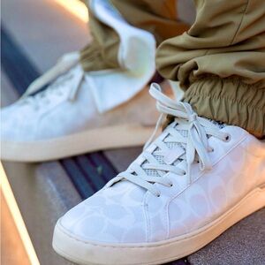 Coach clip low top sneakers!